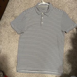 Worn twice performance polo from J. Crew. This is a like new item, no defects.